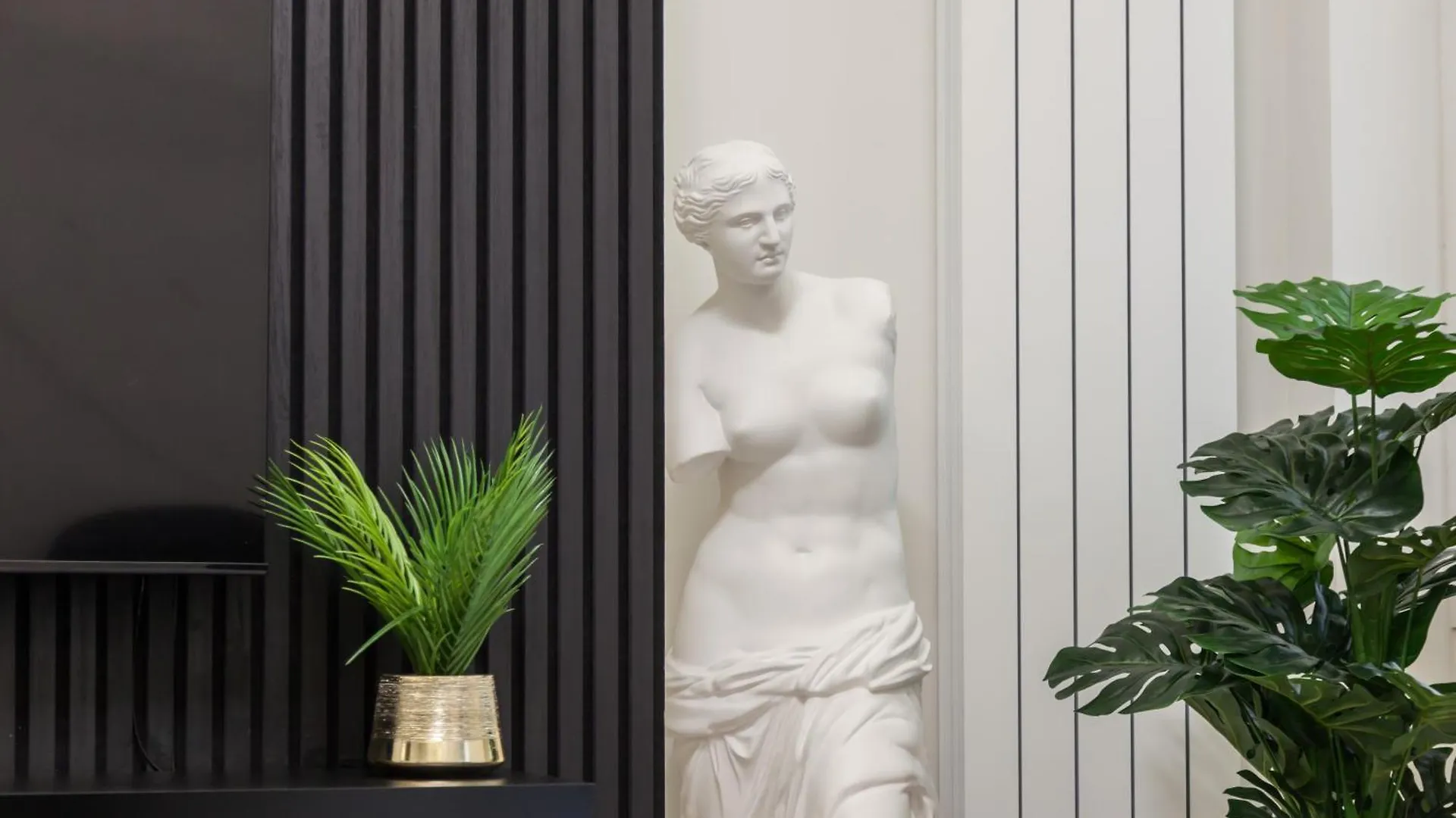 Apartament Italian Fashion Suite - Luxurious Marble City Center Mediolan
