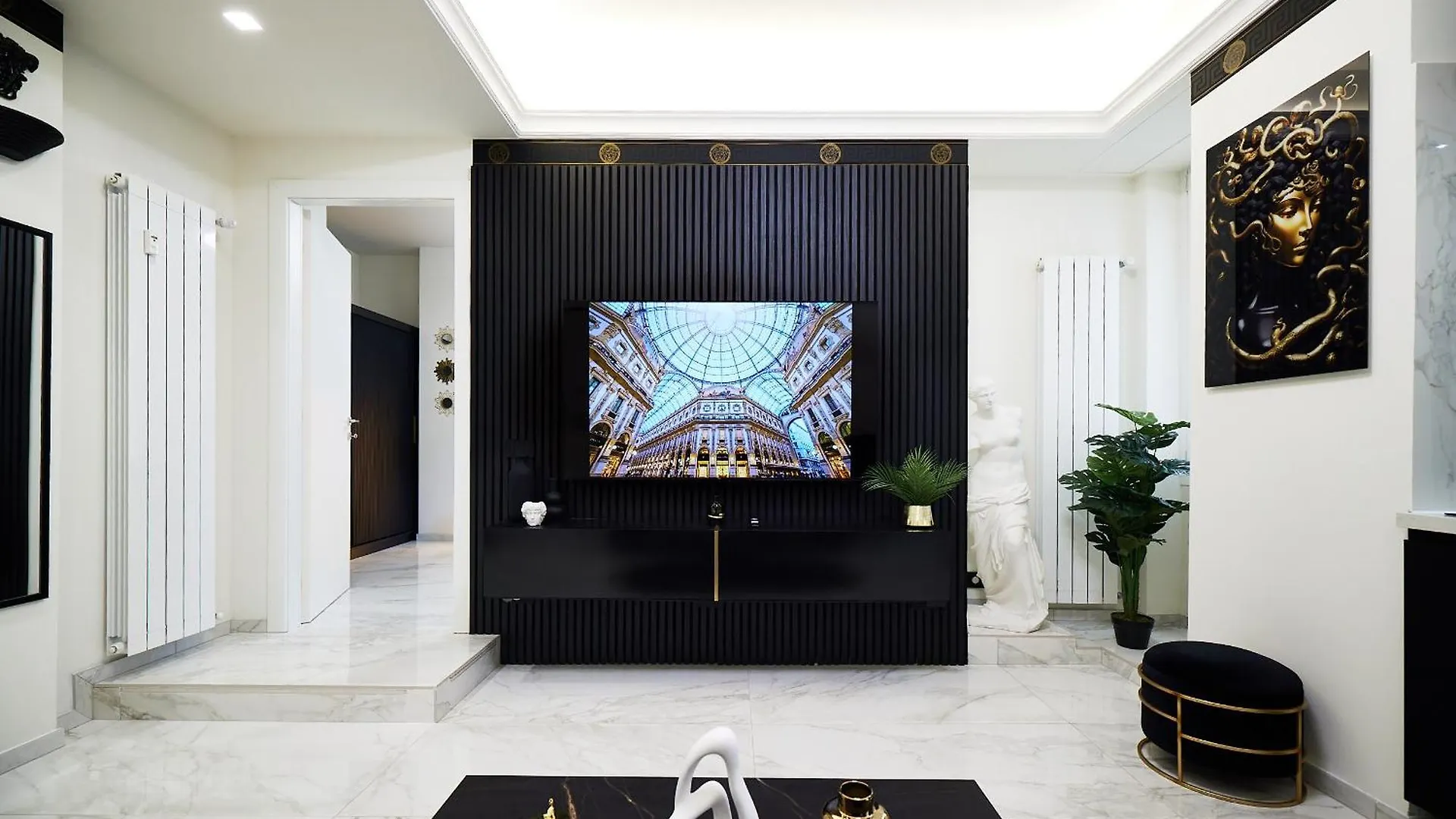 Italian Fashion Suite - Luxurious Marble City Center Milan Apartment
