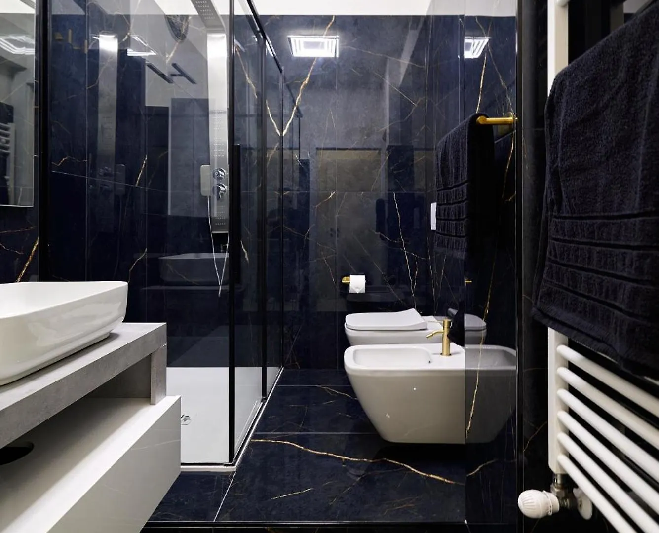 Apartament Italian Fashion Suite - Luxurious Marble City Center Mediolan