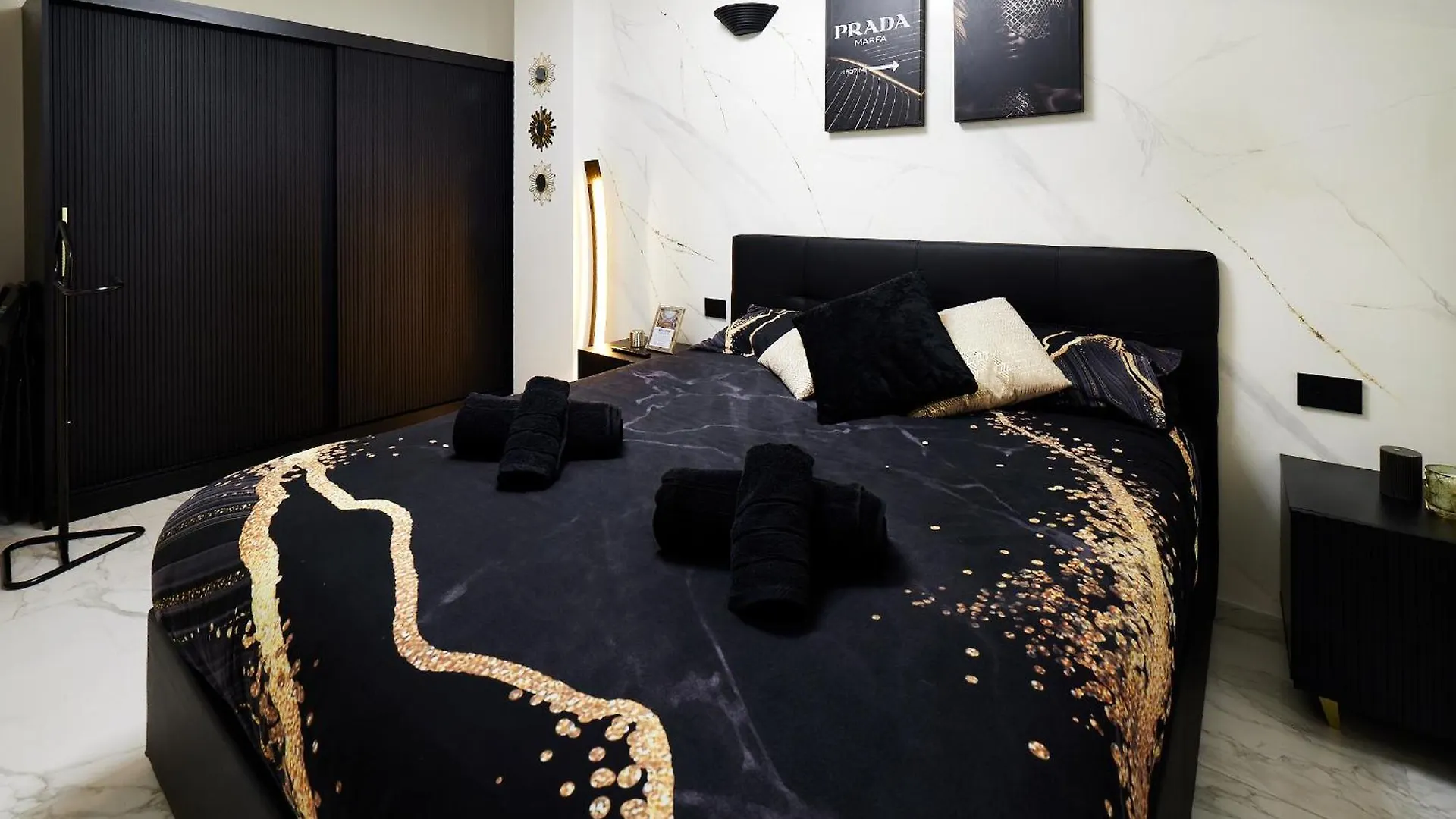 Italian Fashion Suite - Luxurious Marble City Center Mediolan